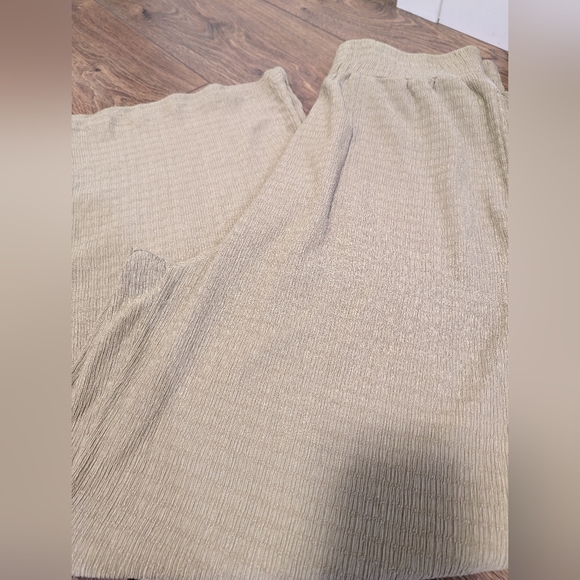 Carly Jean LA Hannah set - pants and top - Picture 7 of 7